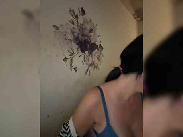 RoyalBreasts webcam