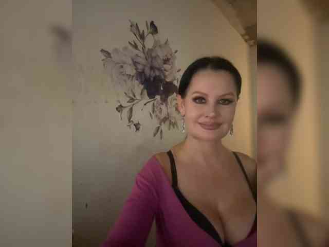 RoyalBreasts webcam