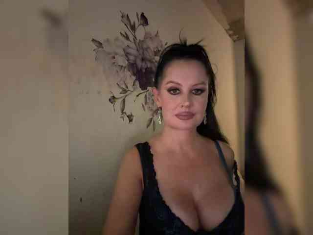RoyalBreasts webcam