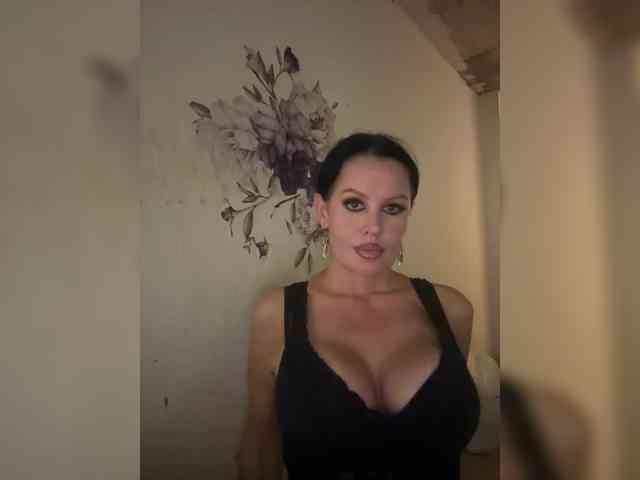 RoyalBreasts webcam