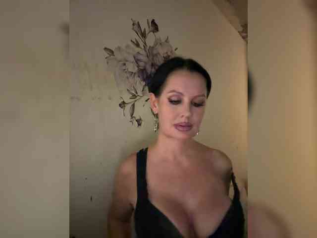 RoyalBreasts webcam