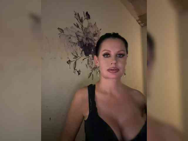 RoyalBreasts webcam