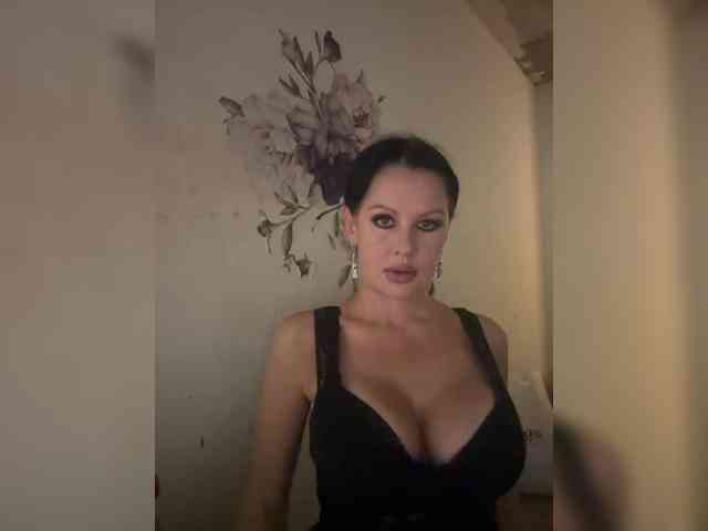 RoyalBreasts webcam