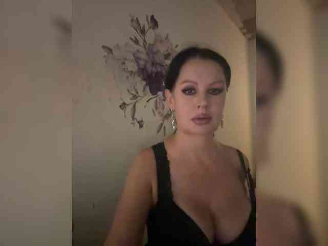 RoyalBreasts webcam