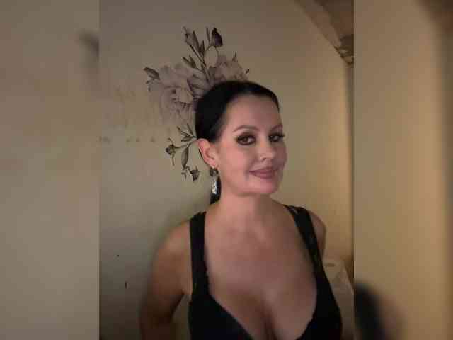 RoyalBreasts webcam