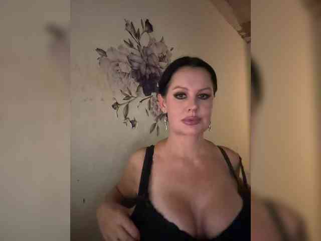 RoyalBreasts webcam