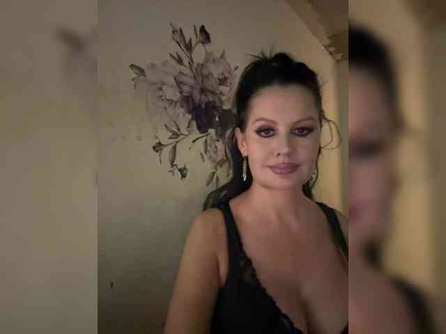 RoyalBreasts webcam