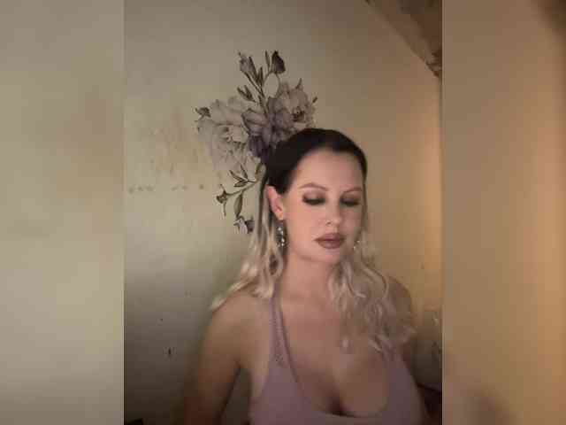 RoyalBreasts RoyalBreasts