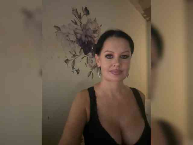 RoyalBreasts webcam