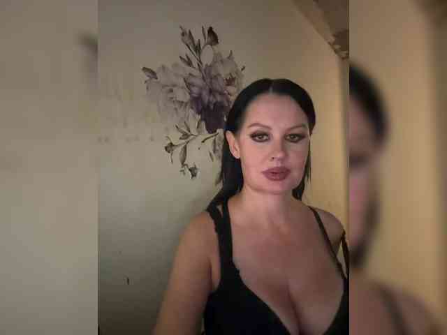 RoyalBreasts webcam