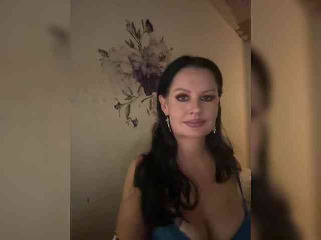 RoyalBreasts webcam