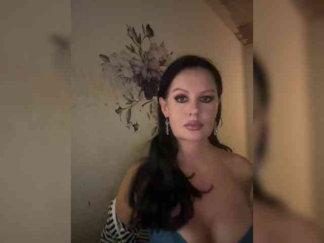 RoyalBreasts webcam