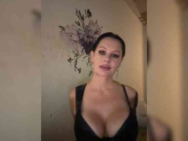 RoyalBreasts webcam