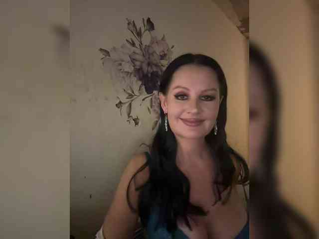 RoyalBreasts webcam