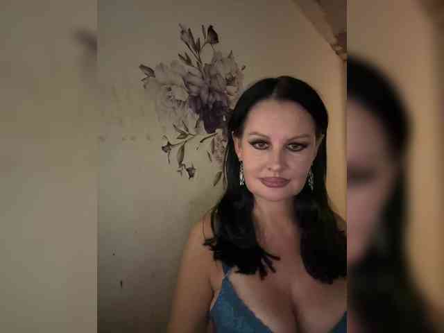 RoyalBreasts webcam