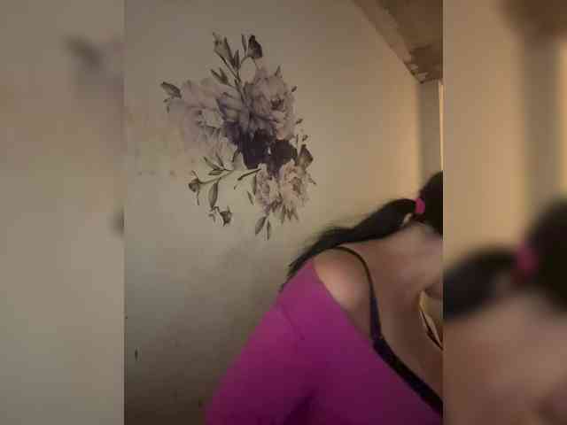 RoyalBreasts webcam