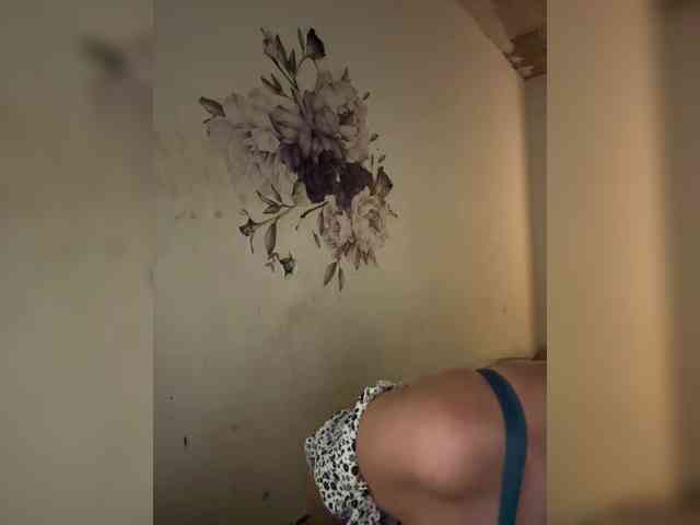 RoyalBreasts webcam