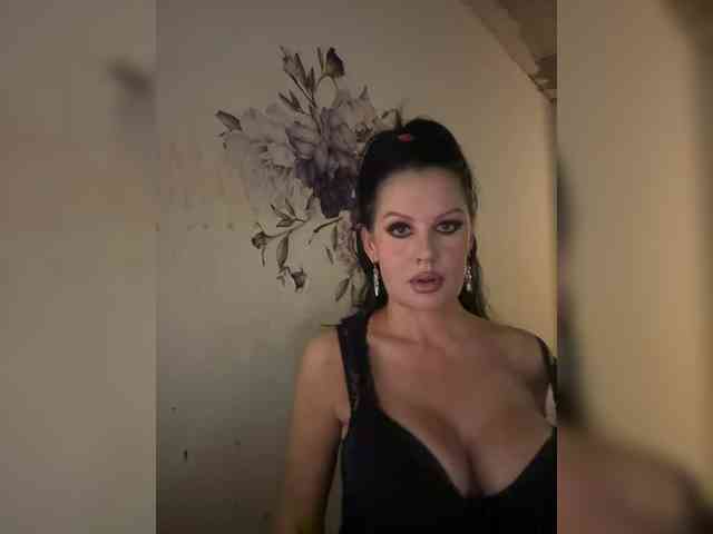 RoyalBreasts webcam