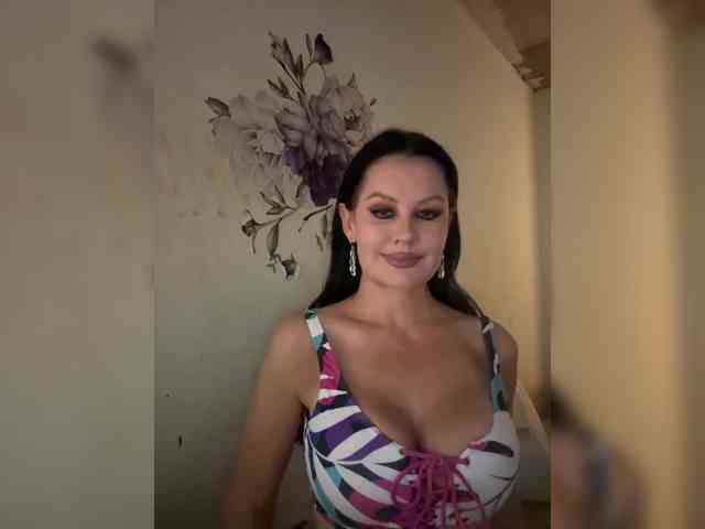 RoyalBreasts webcam
