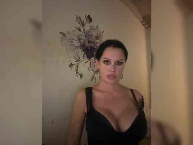 RoyalBreasts webcam
