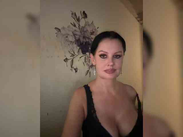 RoyalBreasts webcam