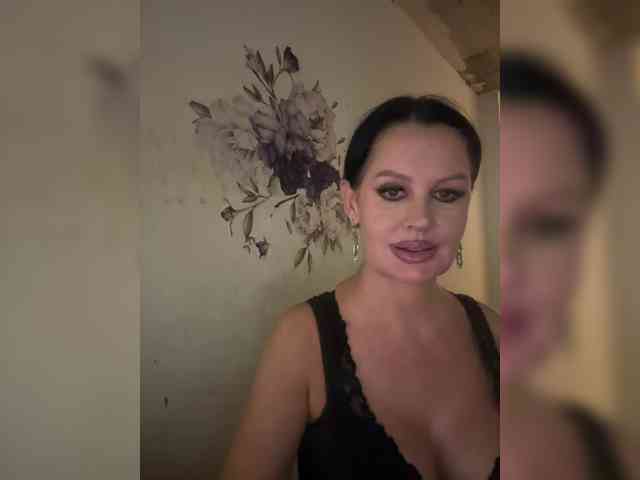 RoyalBreasts webcam