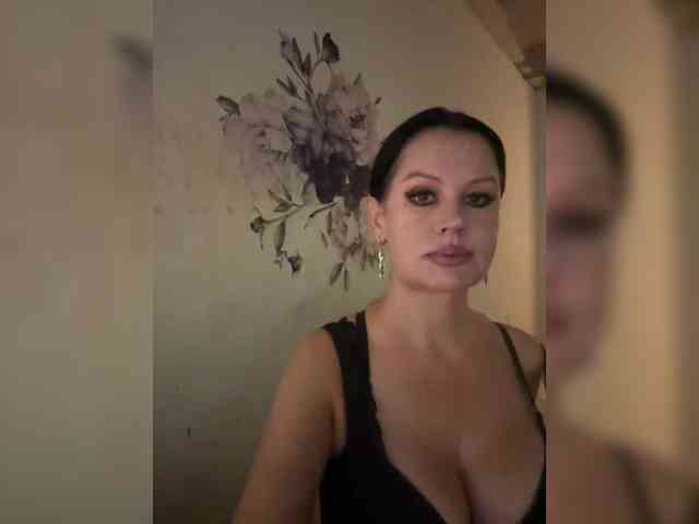 RoyalBreasts webcam
