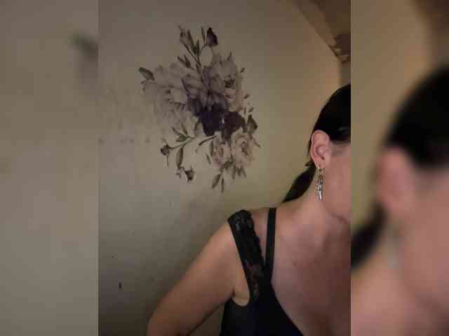 RoyalBreasts webcam