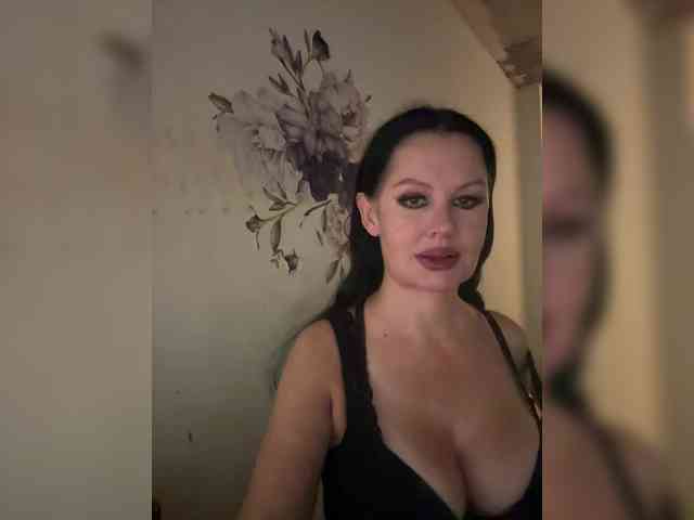 RoyalBreasts webcam