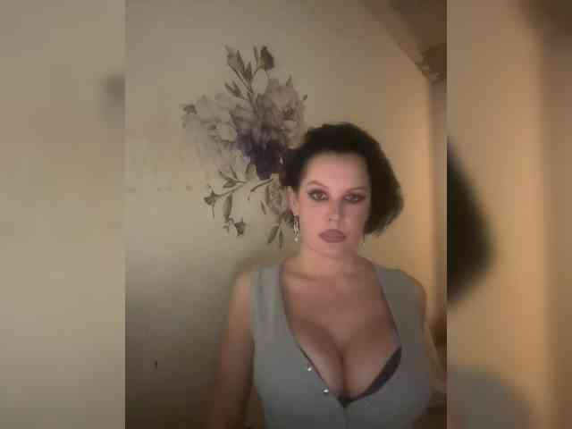 RoyalBreasts webcam