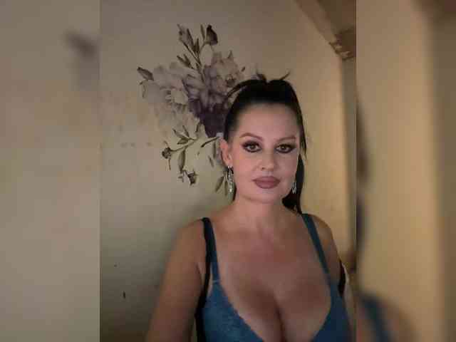 RoyalBreasts webcam