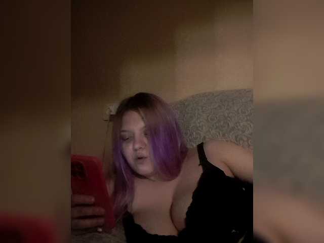 Kira-Kriss's BongaCams show and profile