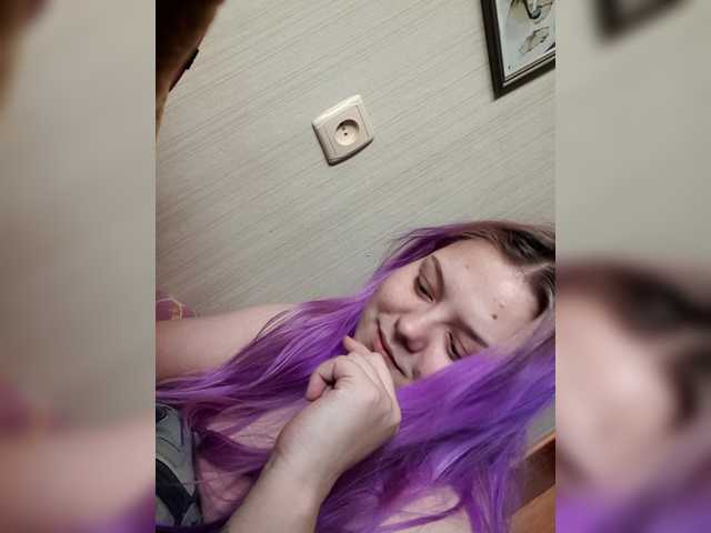 Kira-Kriss's BongaCams show and profile