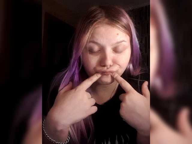 Kira-Kriss's BongaCams show and profile