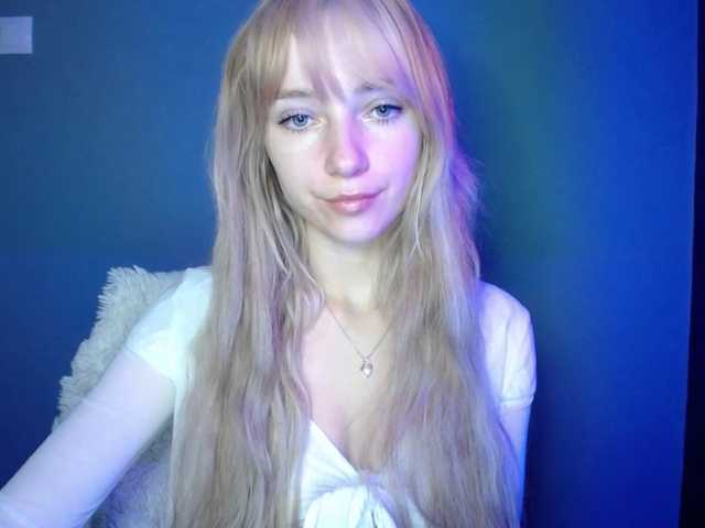 LuciaLovely webcam bongacams model stream image