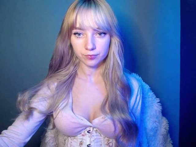  LuciaLovely chat room