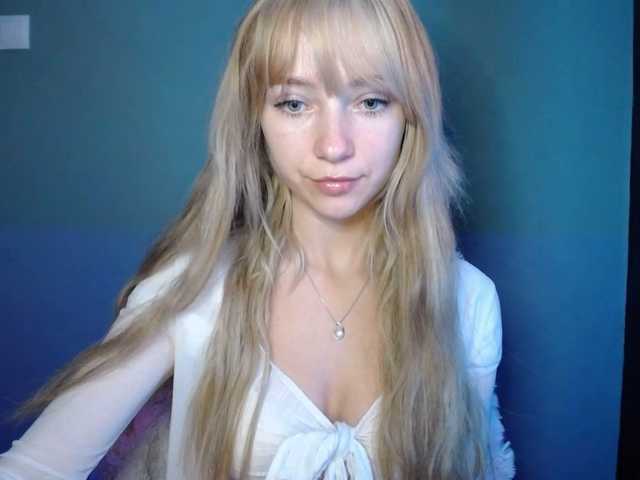 LuciaLovely webcam bongacams model stream image