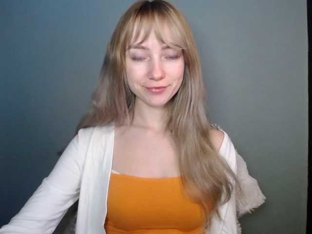 LuciaLovely webcam bongacams model stream image