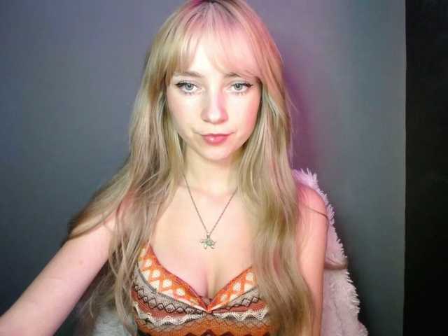 LuciaLovely webcam bongacams model stream image