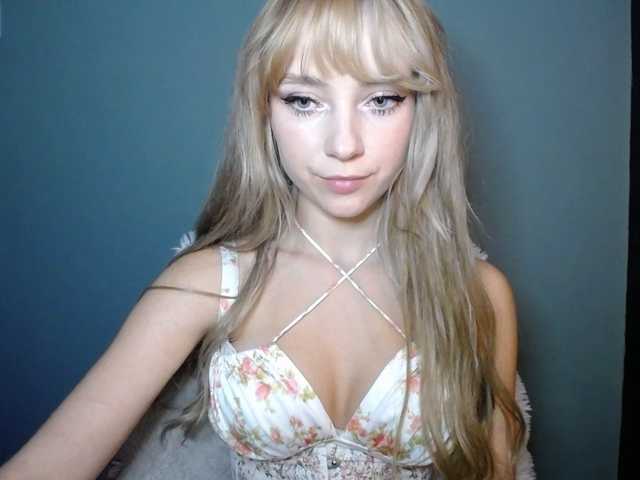 LuciaLovely webcam bongacams model stream image