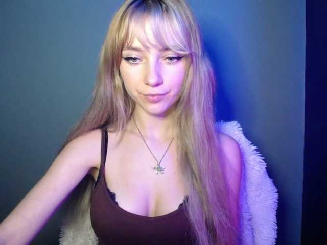 LuciaLovely webcam bongacams model stream image
