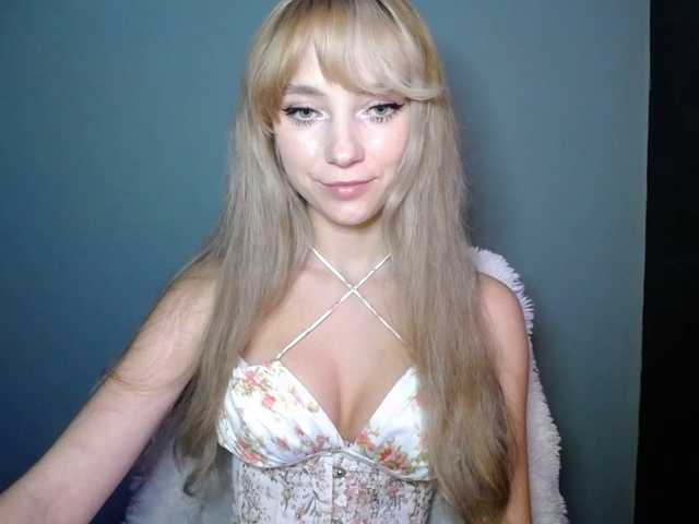 LuciaLovely webcam bongacams model stream image