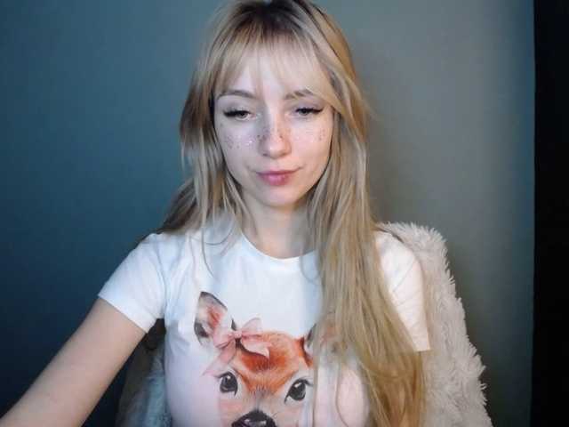 LuciaLovely webcam bongacams model stream image