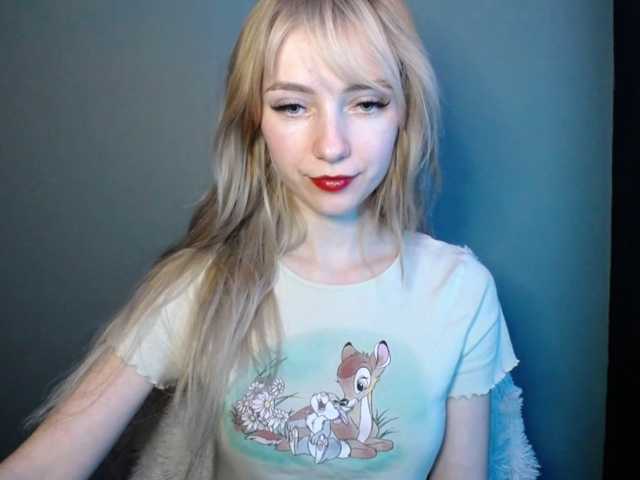 LuciaLovely webcam bongacams model stream image