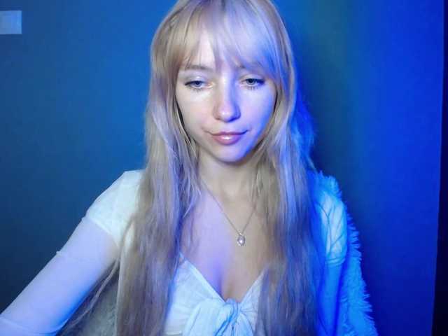 LuciaLovely webcam bongacams model stream image