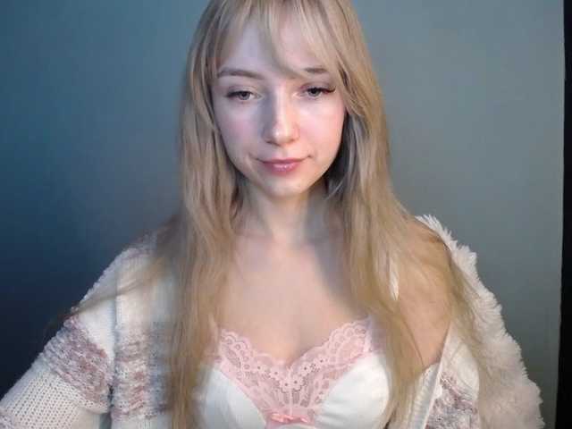 LuciaLovely webcam bongacams model stream image