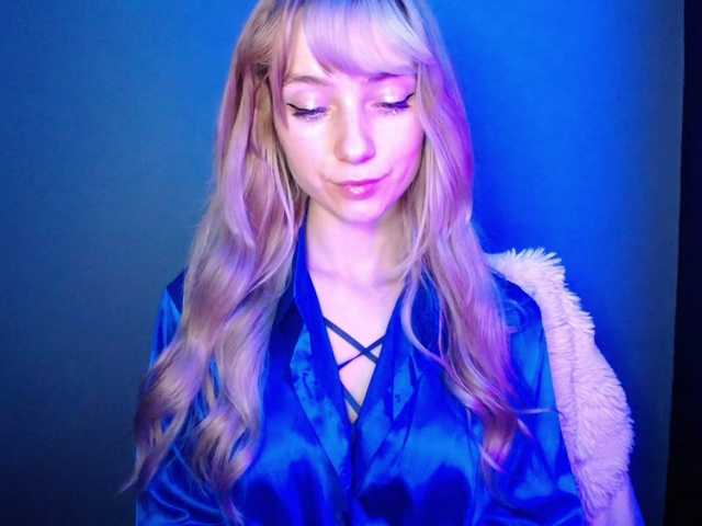 LuciaLovely webcam bongacams model stream image