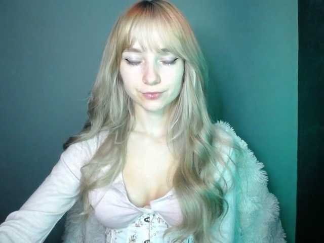 LuciaLovely webcam bongacams model stream image