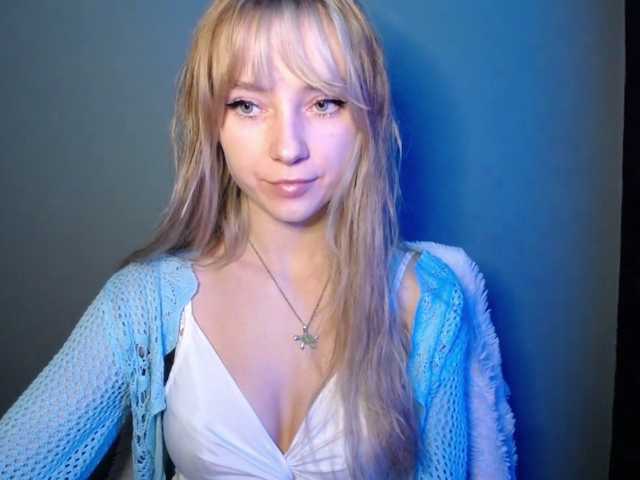 LuciaLovely webcam bongacams model stream image