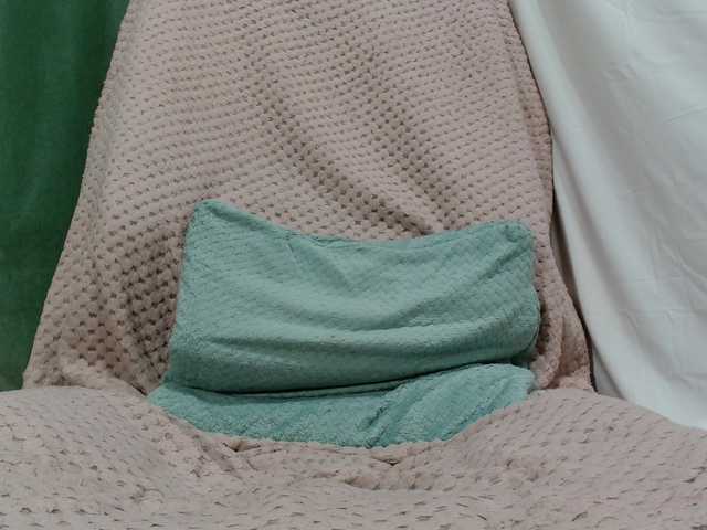 Lolaxx-x's BongaCams show and profile